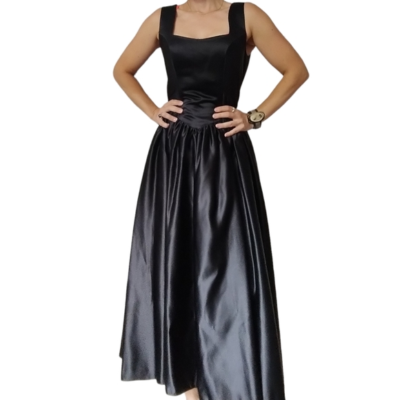Women's Long Satin Evening Wear Dress - Picture 1 of 13